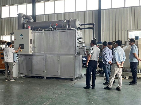 刮板式蒸发器-客户来厂考察