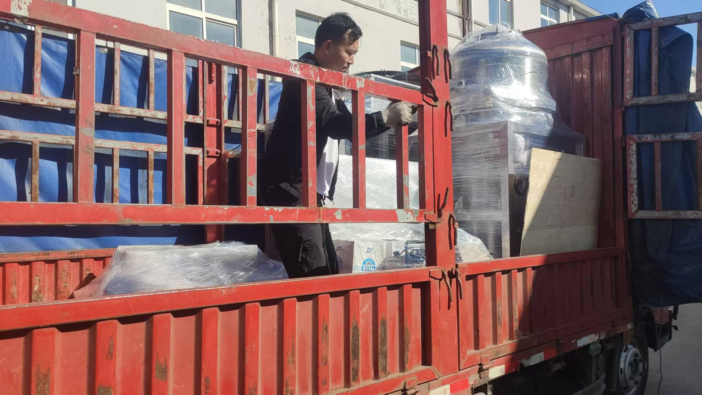 某科研院所移动式低温蒸发器发货